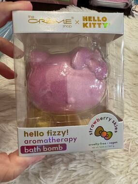 Hello Kitty bath bomb in strawberry skies flavor. Pink glittery aromatherapy